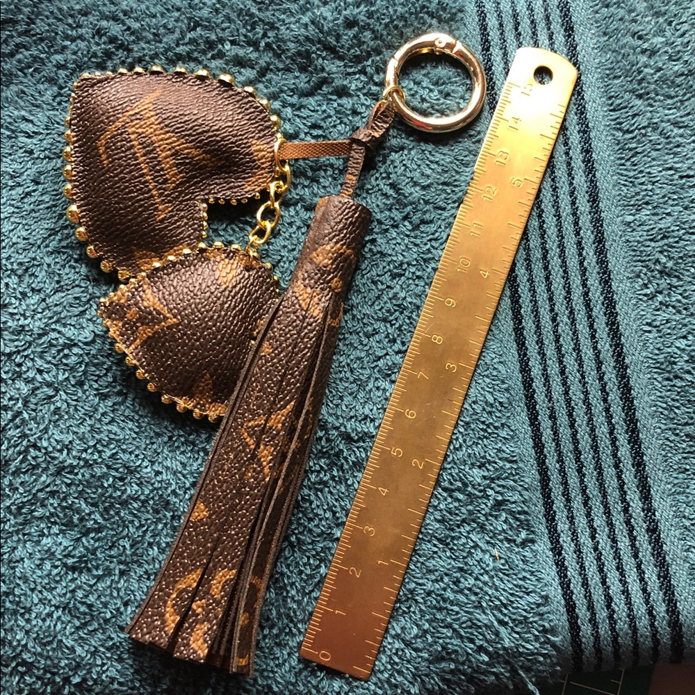 Brown Leather Tassel Keychain with heart decor - Picture 2 of 5